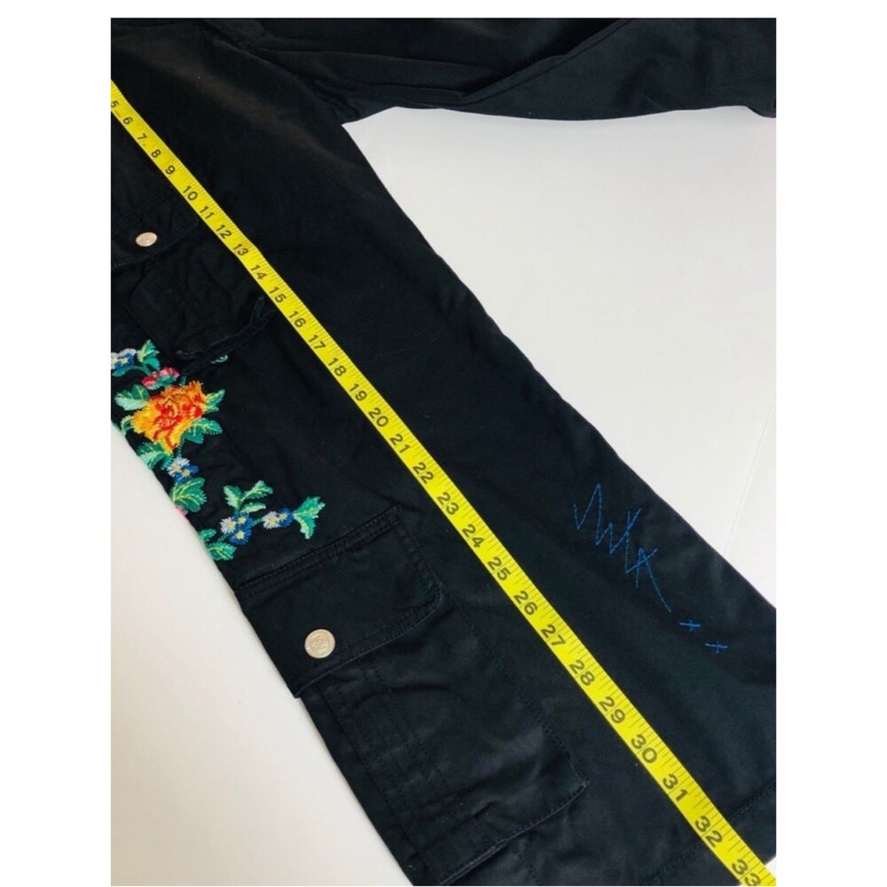 Johnny Was Black Crop Embroidered Cargo Pants M EUC - Picture 13 of 16